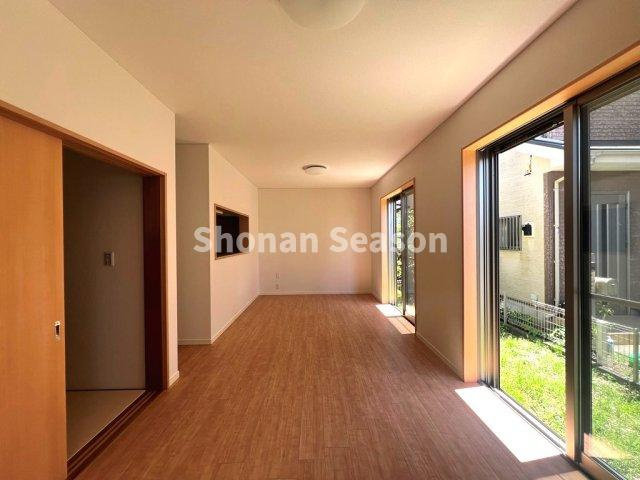【現地画像あり】　茅ヶ崎市ひばりが丘　中古戸建　31.25坪の居間・リビング|団らん時間はもちろん！それぞれ充実した時間が過ごせる広々リビング◎
