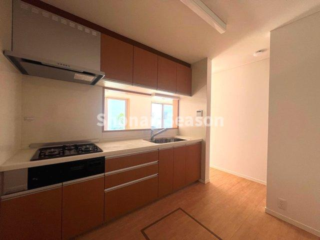 【キッチン】 | キッチン用品・お鍋・フライパンがスッキリ片付く吊戸棚付きです♪