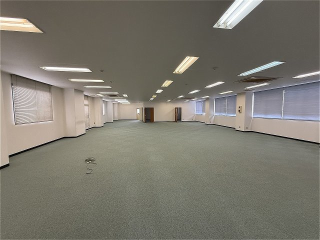 東合川テナントビルの内装