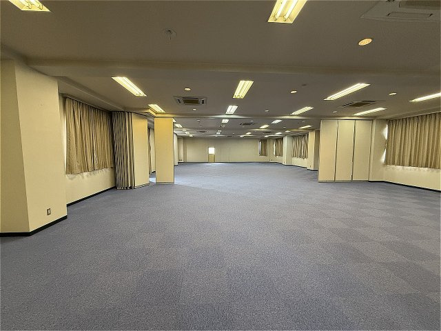 東合川テナントビルの内装