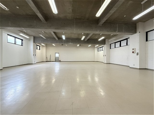 東合川テナントビルの内装