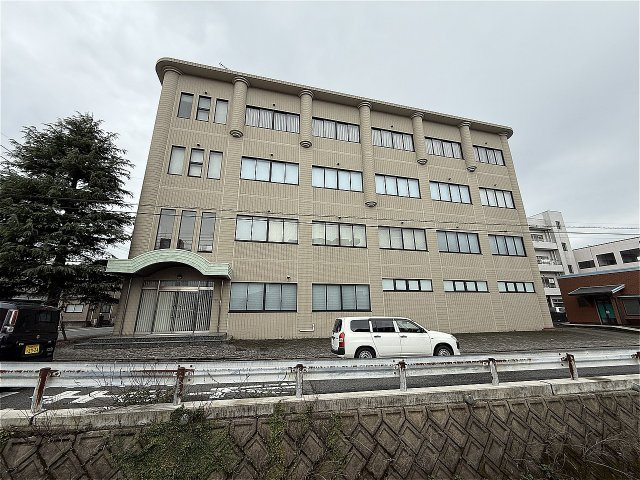 東合川テナントビルの外観