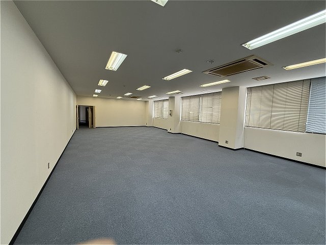東合川テナントビルの内装