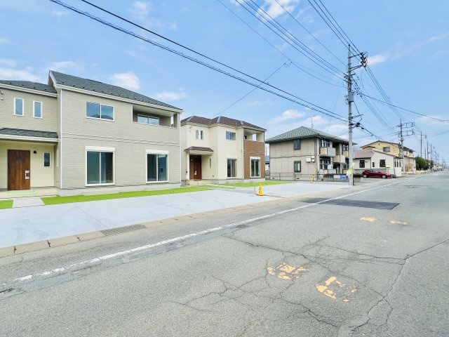 高崎市中豊岡町の前面道路含む現地写真|車の通りも少なく大きい車をお持ちの方にもおススメです♪