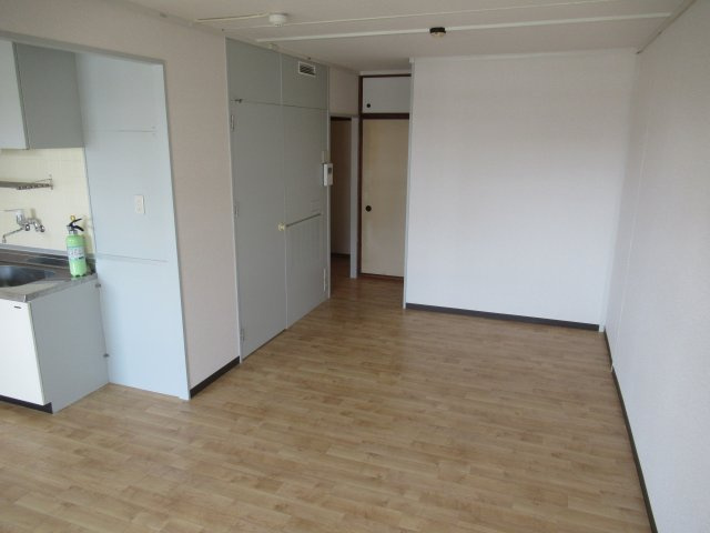 兵庫県公社　芦屋浜高層（若葉）１号棟の居間・リビング|使いやすいリビングです