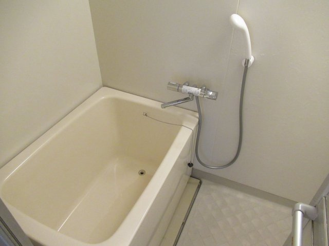 兵庫県公社　芦屋浜高層（若葉）１号棟の浴室|日々の暮らしに欠かせないお風呂です