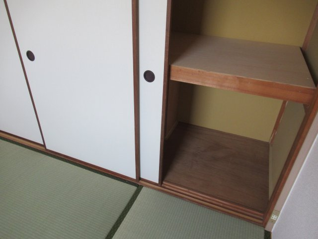 兵庫県公社　芦屋浜高層（若葉）１号棟の収納|たっぷりとした収納スペースです