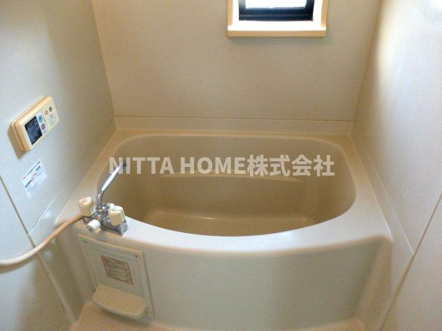 ルシオールの浴室|小窓がついて開放的ですね◇