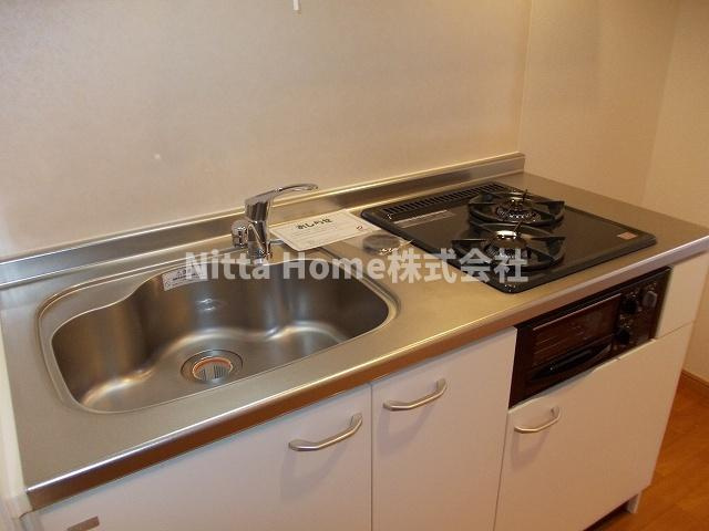 ファインズ　コートのキッチン|２口コンロのオープンキッチンです＊