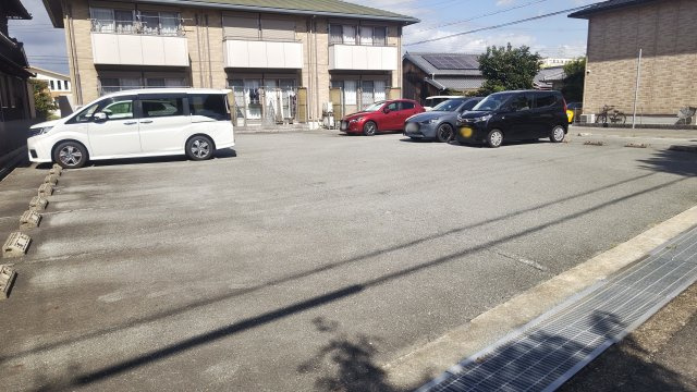 グラシアスの駐車場