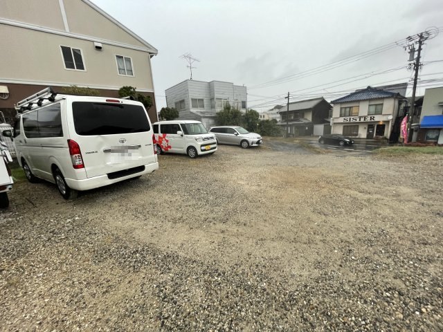 シャトレーＫの駐車場