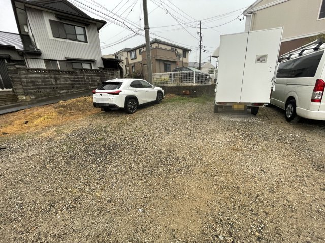 シャトレーＫの駐車場