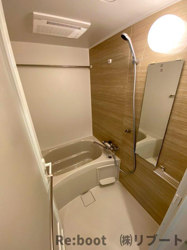 レフィールオーブ南行徳駅前の浴室