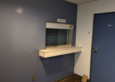 【受付】 | メゾン・ド・ノアバーム八王子 | 受付はマンションコンシェルジュがいる場合もあれば、管理人が滞在する小部屋を総称して呼ぶことがあります。主にエントランスに設置されていることから、防犯面でも期待ができます。防犯設備がない場合はより安心！