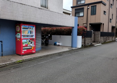 【外観】 | メゾン・ド・ノアバーム八王子 | 外観はマンション管理がされているかの目安になります。築年数が古いと、壁面は劣化してひび割れが生じることも！建物が古びていても細かいところが修繕されていると、きちんと管理されているなぁと感じるでしょう。