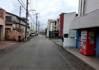 【展望】 | メゾン・ド・ノアバーム八王子 | 眺望の良さを楽しめるダイニングキッチンで家族団らんの時間を過ごしてはいかがでしょうか。バルコニーから見える景色を家族で眺める時間は、時間が経つのを忘れてしまいそうですね。是非、現地を見に行きましょう！