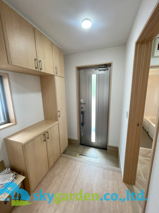 茅ヶ崎市ひばりが丘　中古戸建の玄関