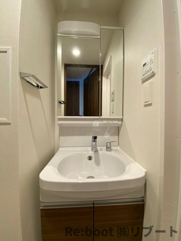 市川市新井３丁目の賃貸マンションの洗面所