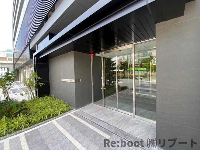 市川市新井３丁目の賃貸マンションのエントランス