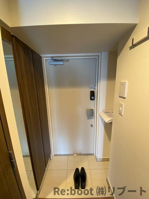 市川市新井３丁目の賃貸マンションの玄関