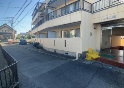 【外観】 | ジュネス旭 | 土地の形が極端に長細かったり、狭小地、あるいは道路との高低差がある傾斜地だった場合、後々売ろうとしても買い手がつかない場合もあります。後々、売却することになった時に価値の下がらない土地を選びましょう。