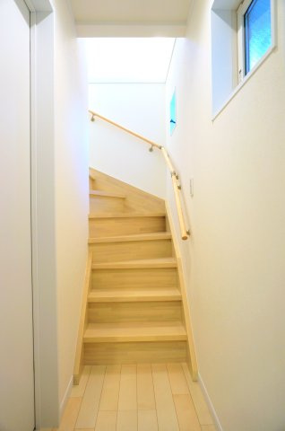 【その他】 | 若林2丁目戸建 | 階段は、家の中での移動をスムーズにし、上階へのアクセスも便利