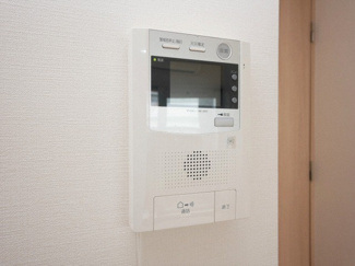 【セキュリティ】 | プレサンス松屋町ファステ   | モニター付きインターフォンです