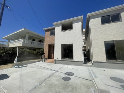 【外観】 | 読谷村渡具知（全2棟）ラスト1号棟 | 1号棟　並列駐車2台可♪