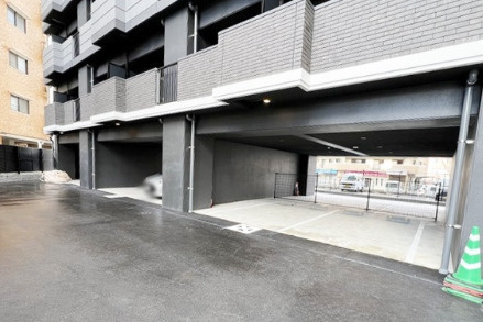 S-RESIDENCE六ツ門abreastIIの駐車場|敷地内に駐車場がございます