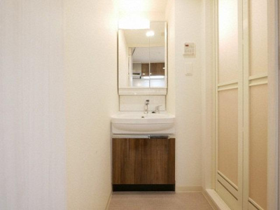 【洗面所】 | プレサンス難波マジョリティ | 独立洗面台、朝の身支度には欠かせません