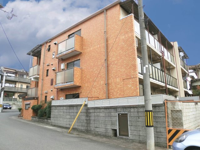 シャルマン衣笠金閣寺ハイツの外観