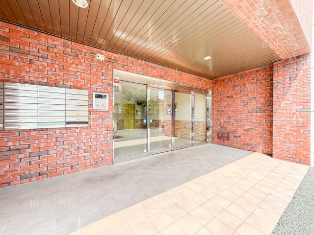 すかる梅満のエントランス|オートロック付きのエントランス☆