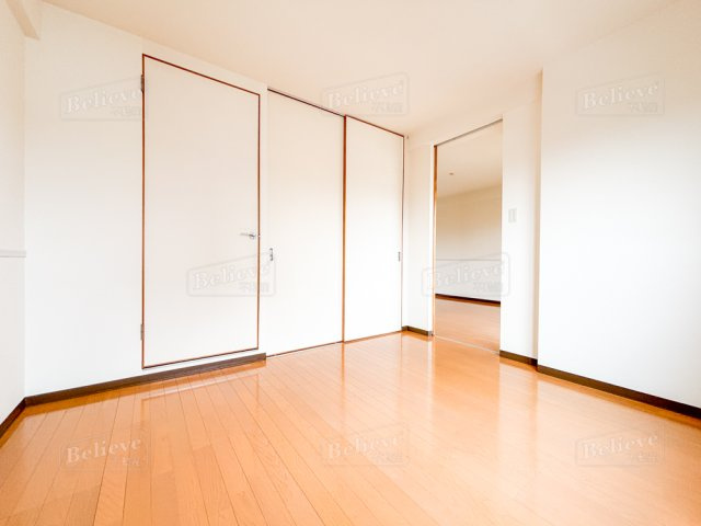 すかる梅満の寝室|クローゼット付きの寝室です☆