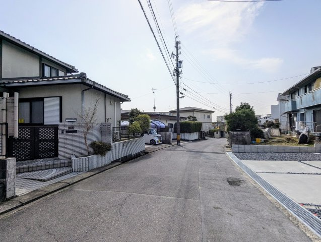 瀬戸市八幡台第4の前面道路含む現地写真