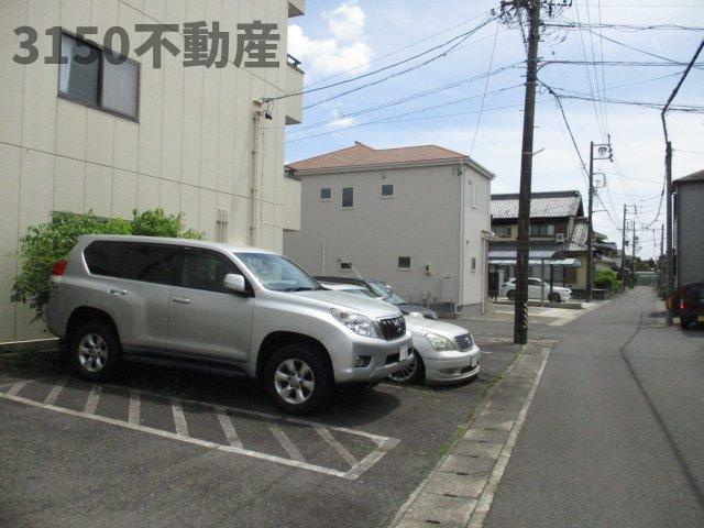 マンションササキの駐車場