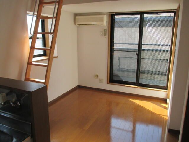 フラット鷹の台の洋室