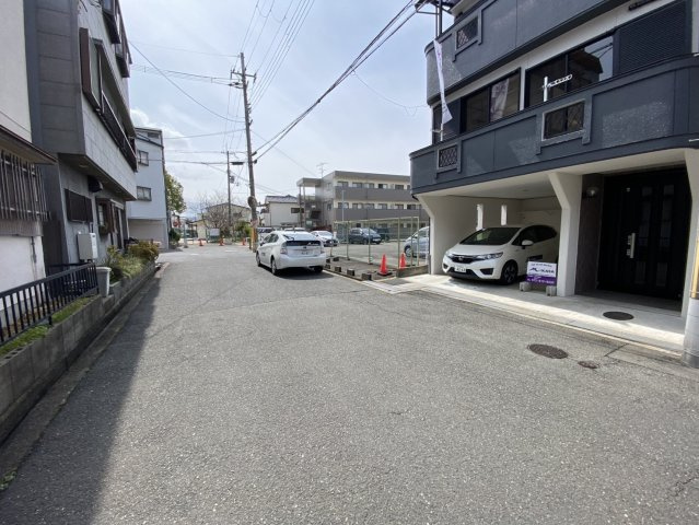 倉治3丁目 戸建の前面道路含む現地写真|前面道路は広々6.5ｍ、車の出入りも楽々♪