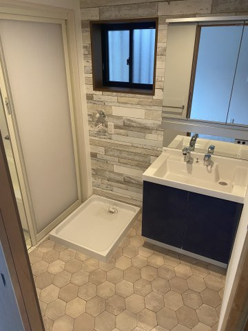 倉治3丁目 戸建の洗面所|オシャレ床に張り替えました♪