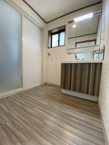 倉治3丁目 戸建の独立洗面台|洗面台は2015年に新調済み♪