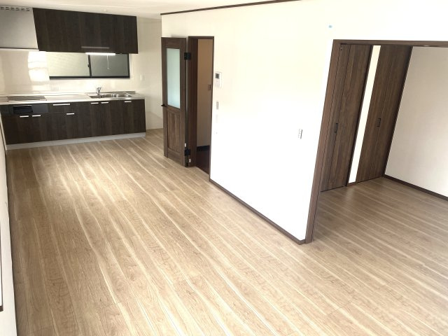 倉治3丁目 戸建の居間・リビング|明るく広々14.5帖のリビング+洋室6帖♪