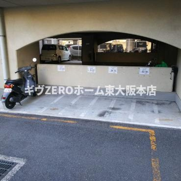 友井グレイスの駐車場