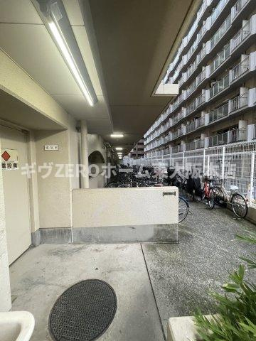 友井グレイスの駐車場
