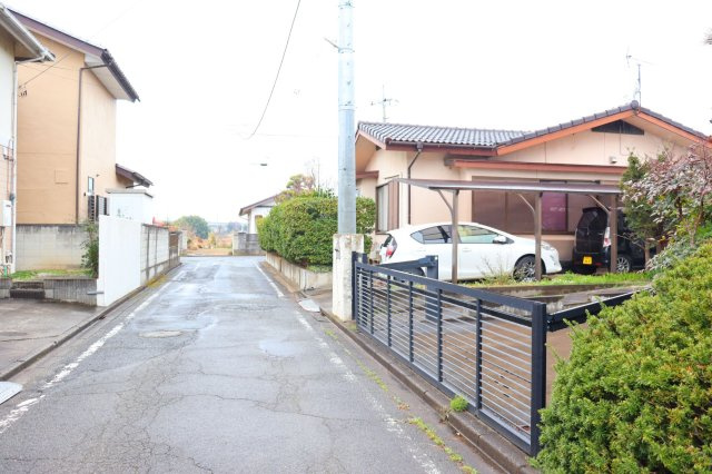 高崎市井出町499-11の前面道路含む現地写真