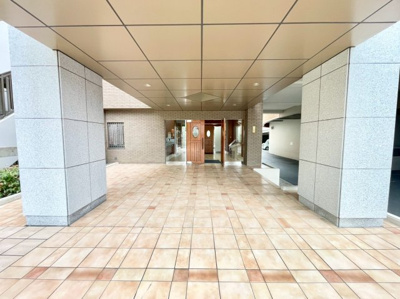 【エントランス】 | パラッシオ楽々園シービスタ