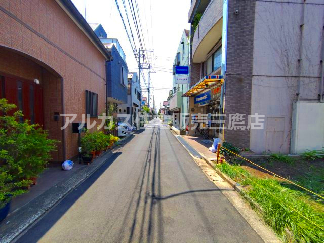 三鷹市上連雀９丁目 中央線 三鷹駅 新築戸建の前面道路含む現地写真|8月4日撮影