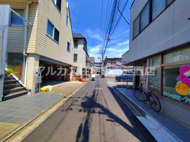 三鷹市上連雀９丁目 中央線 三鷹駅 新築戸建の前面道路含む現地写真|8月4日撮影