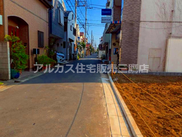 三鷹市上連雀９丁目 中央線 三鷹駅 新築戸建の前面道路含む現地写真|8月31日撮影