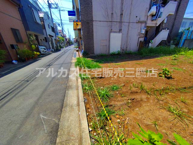 三鷹市上連雀９丁目 中央線 三鷹駅 新築戸建の前面道路含む現地写真|8月4日撮影
