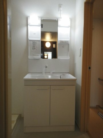 リコルドルーチェの洗面所|明るい洗面所です