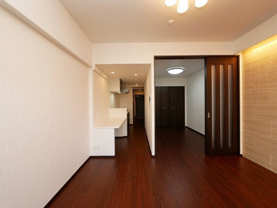 【居間・リビング】 | プレジオ鎗屋町 | ゆったり過ごせる居間です